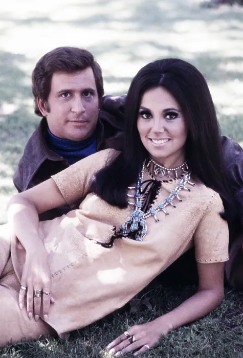 Framed Print : THAT GIRL, from left, Ted Bessell, Marlo Thomas, 1966-71 (1970 photo)