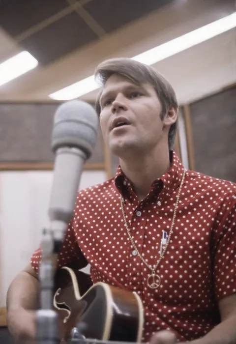 Framed Print : Glen Campbell during the recording of his Duets album at Capitol Studios, Hollywood, CA, 1968