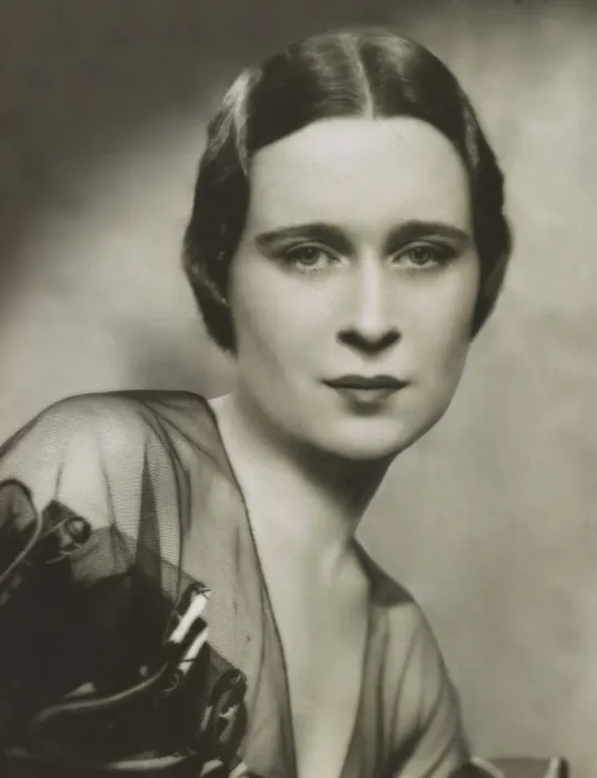 Framed Print : Gloria Morgan Vanderbilt in a glamorous 1935 portrait by Hal Phyfe Framed Print : Gloria Morgan Vanderbilt in a glamorous 1935 portrait by Hal Phyfe