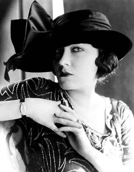 Framed Print : Gloria Swanson, 1921 Framed Print : Gloria Swanson, 1921