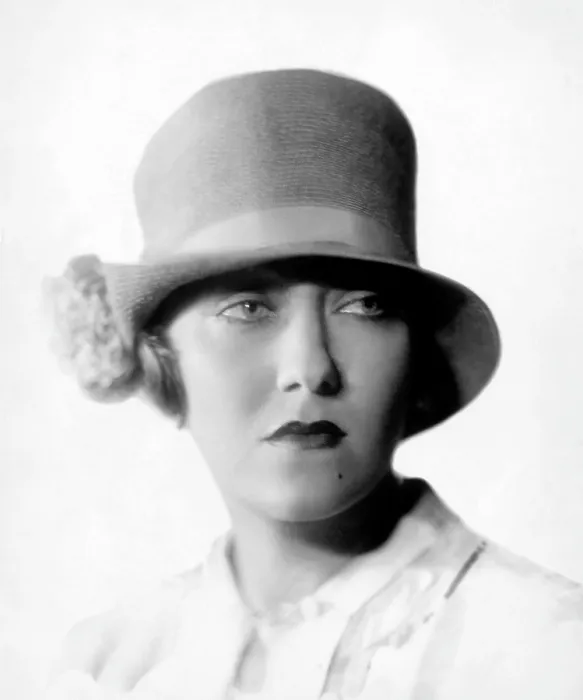 Framed Print : Gloria Swanson, 1927