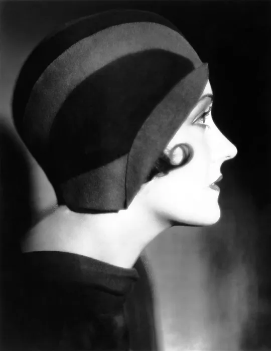 Framed Print : Gloria Swanson, 1930 Framed Print : Gloria Swanson, 1930