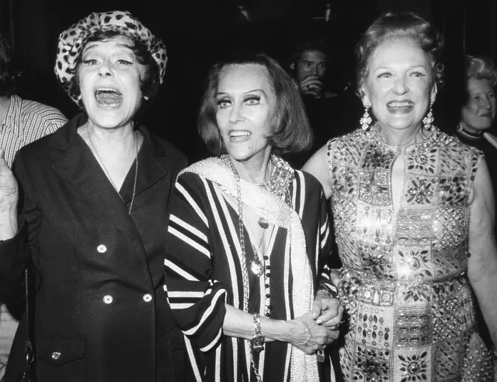 Framed Print : Gloria Swanson (center) with actress Fifi d'Orsay (left) and silent screen actress Carmel Myers Framed Print : Gloria Swanson (center) with actress Fifi d'Orsay (left) and silent screen actress Carmel Myers