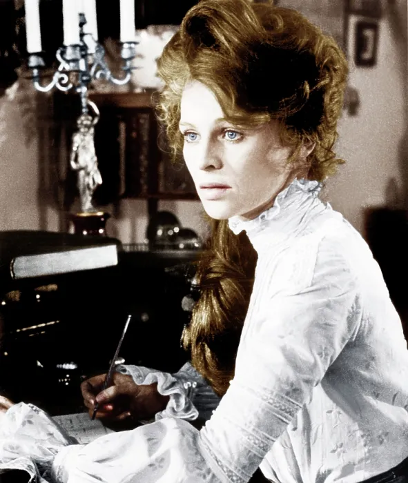 Framed Print : THE GO-BETWEEN, Julie Christie, 1970 Framed Print : THE GO-BETWEEN, Julie Christie, 1970