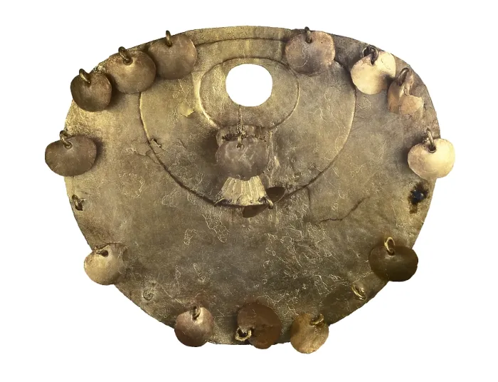 Framed Print : Gold breastplate muisca. Proceeds from ChiquinquirA (BoyacA). Pre-Columbian art. Jewelry. COLOMBIA. BogotA. Gold Museum. Proc: COLOMBIA. BOYACA. - P