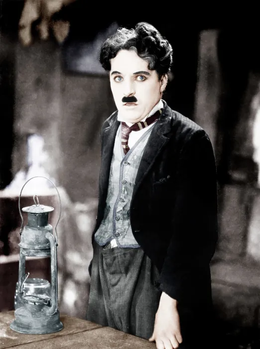Framed Print : THE GOLD RUSH, Charles Chaplin, 1925 Framed Print : THE GOLD RUSH, Charles Chaplin, 1925