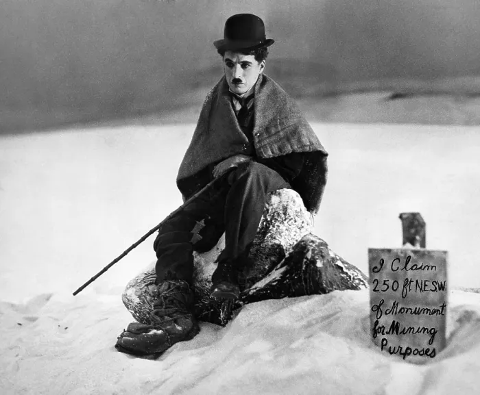 Framed Print : THE GOLD RUSH, Charlie Chaplin, 1925