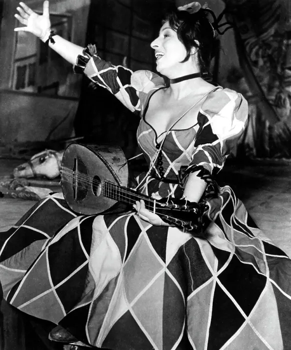 Framed Print : THE GOLDEN COACH, (aka LE CARROSSE D'OR), Anna Magnani, 1953