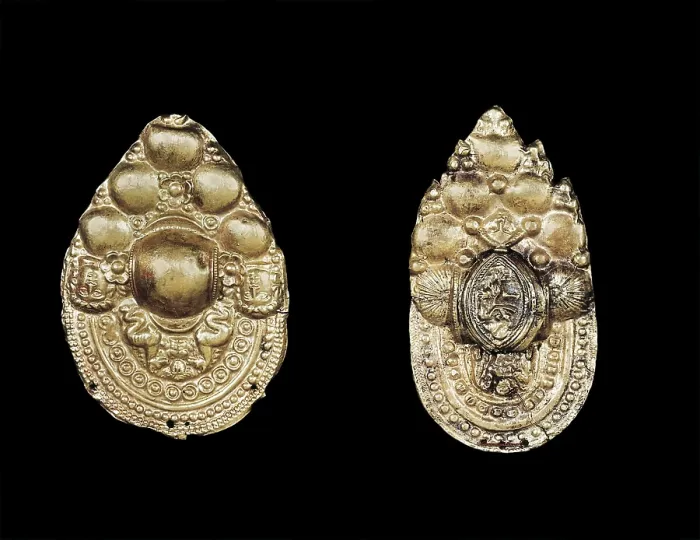 Framed Print : Golden earrings. Etruscan art. Jewelry. ITALY. Florence. National Museum of Archaeology. AISA / Everett Collection**US SALES ONLY**