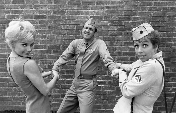 Framed Print : GOMER PYLE, U.S.M.C. from left: Elizabeth MacRae, Jim Nabors, Carol Burnett, 1964-1969