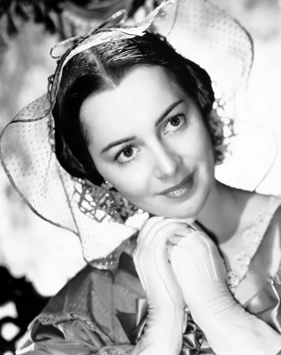 Framed Print : GONE WITH THE WIND, Olivia de Havilland, 1939 Framed Print : GONE WITH THE WIND, Olivia de Havilland, 1939