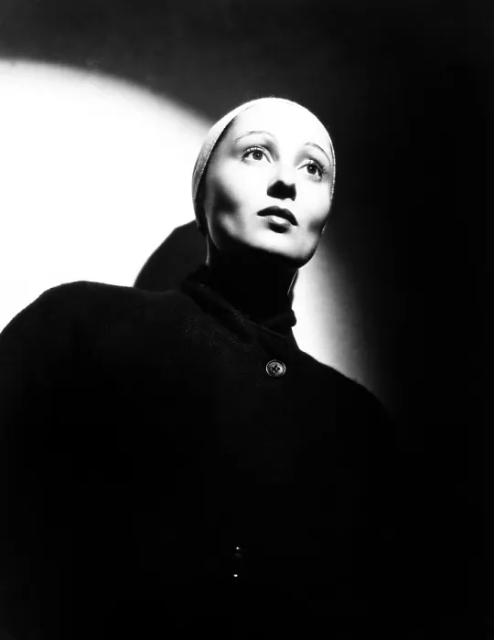 Framed Print : THE GOOD EARTH, Luise Rainer, 1937