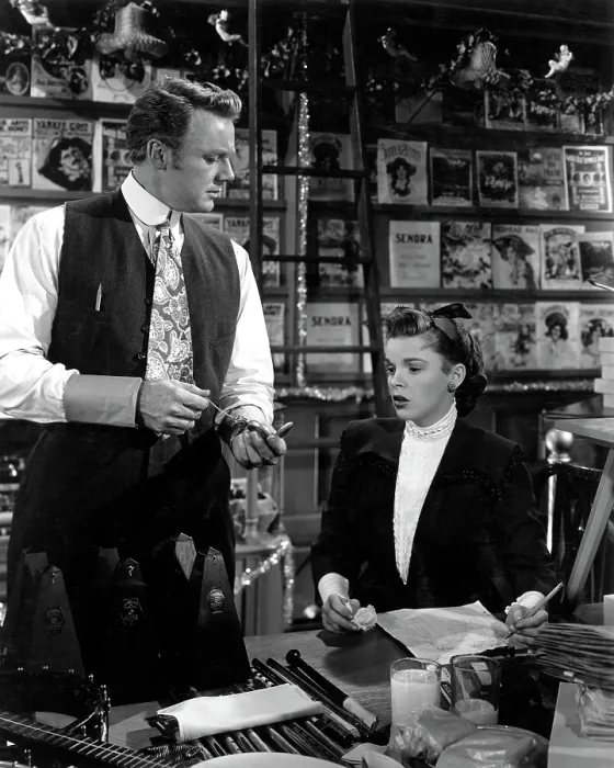 Framed Print : IN THE GOOD OLD SUMMERTIME, Van Johnson, Judy Garland, 1949