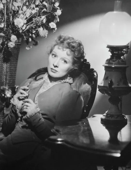 Framed Print : GOODBYE, MR. CHIPS, Greer Garson, 1939 Framed Print : GOODBYE, MR. CHIPS, Greer Garson, 1939