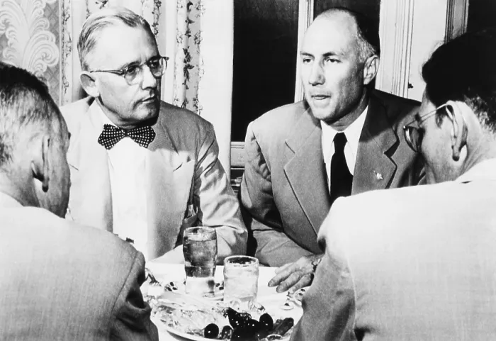 Framed Print : Governor Strom Thurmond of South Carolina meets with Dixiecrat politicians on July 24, 1948. Gov