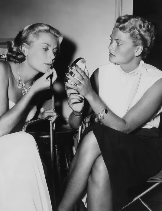 Framed Print : Grace Kelly and her sister, Lizanne on set of TO CATCH A THIEF'. ca. 1955. Courtesy: CSU Archives / Everett Collection