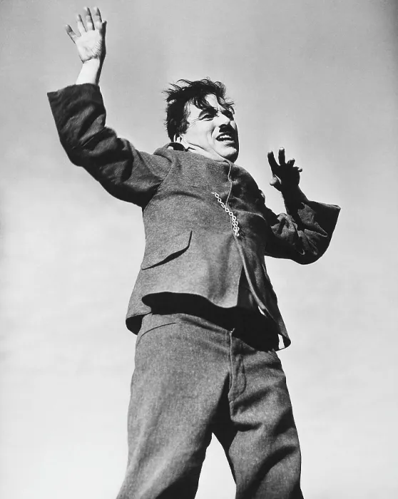 Framed Print : THE GREAT DICTATOR, Charlie Chaplin, 1940