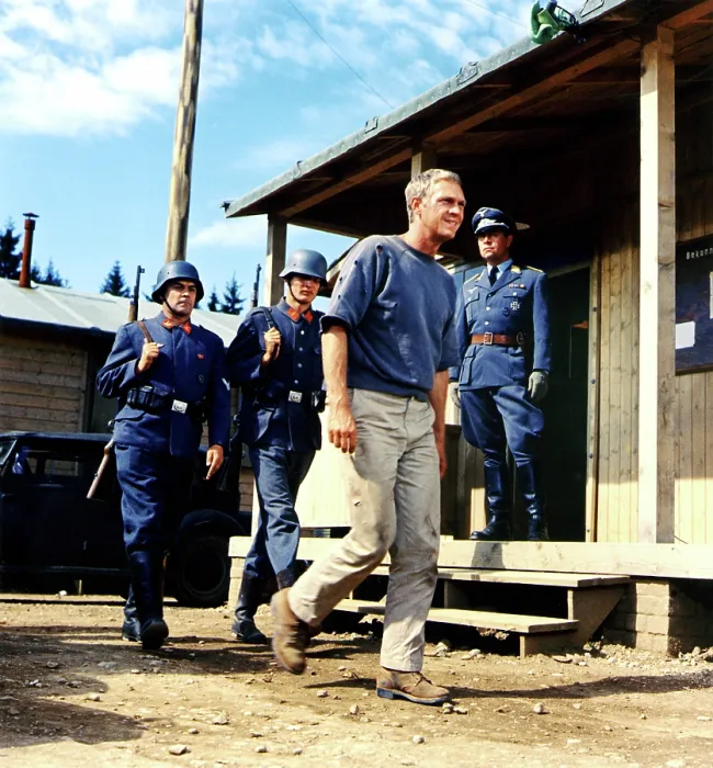 Framed Print : THE GREAT ESCAPE, Steve McQueen, 1963 Framed Print : THE GREAT ESCAPE, Steve McQueen, 1963