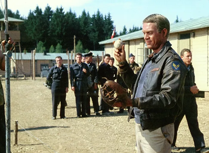 Framed Print : THE GREAT ESCAPE, Steve McQueen, 1963 Framed Print : THE GREAT ESCAPE, Steve McQueen, 1963