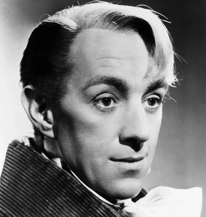 Framed Print : GREAT EXPECTATIONS, Alec Guinness, 1946 Framed Print : GREAT EXPECTATIONS, Alec Guinness, 1946