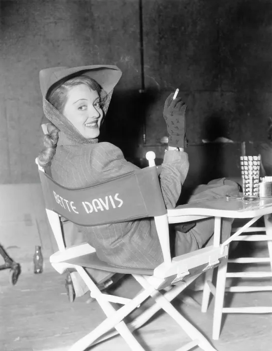 Framed Print : THE GREAT LIE, Bette Davis, on set, 1941
