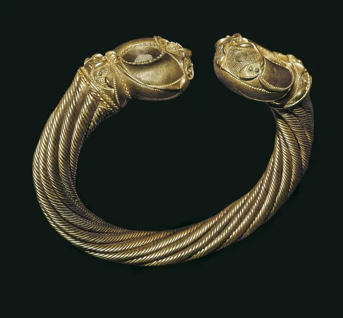 Framed Print : The Great Torc from Snettisham. 75 BC. Gold. Iron Age. ; Celtic art. Jewelry. UNITED KINGDOM. London. The British Museum. Proc: UNITED KINGDOM. ENGLAND. Norfolk