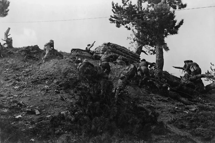 Framed Print : Greek soldiers charging against strongholds on Nieska Hill during the Greek Civil War. Ca. 1948-49. - (BSLOC_2014_15_229) Framed Print : Greek soldiers charging against strongholds on Nieska Hill during the Greek Civil War. Ca. 1948-49. - (BSLOC_2014_15_229)