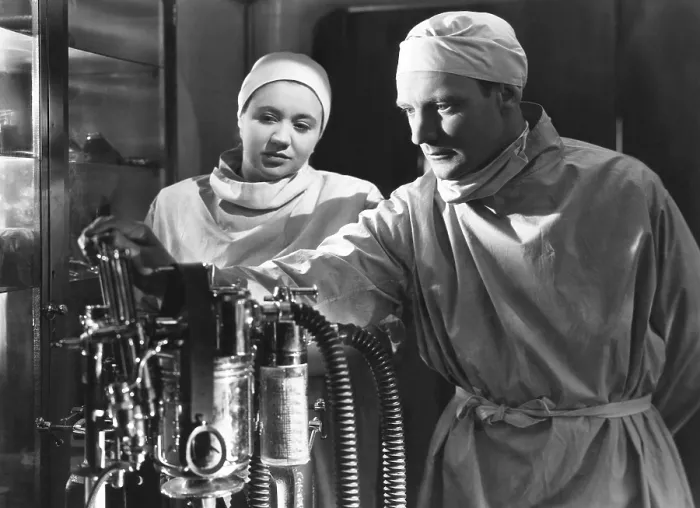 Framed Print : GREEN FOR DANGER, Sally Gray, Trevor Howard, 1946