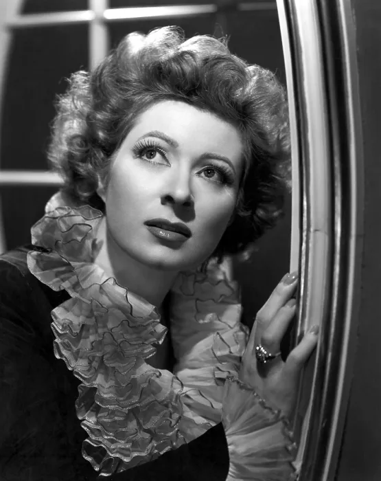 Framed Print : Greer Garson, 1945 Framed Print : Greer Garson, 1945