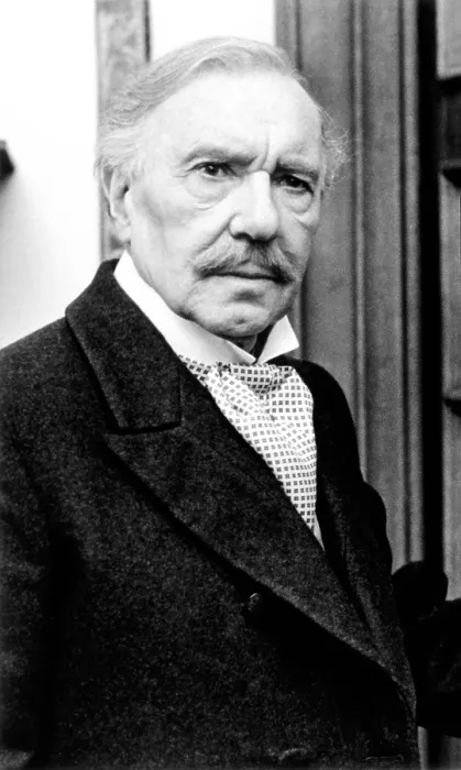 Framed Print : GREYSTOKE: THE LEGEND OF TARZAN LORD OF THE APES, Ralph Richardson, 1984, Warner Bros. / courtesy Everett Collection Framed Print : GREYSTOKE: THE LEGEND OF TARZAN LORD OF THE APES, Ralph Richardson, 1984, Warner Bros. / courtesy Everett Collection