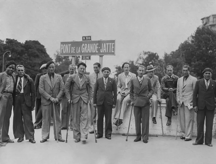 Framed Print : A group of exchanged American prisoners who fought with the Spanish Republicans. They are in Paris, with several of the men are recovering from wounds. Spanish Civil War. Aug