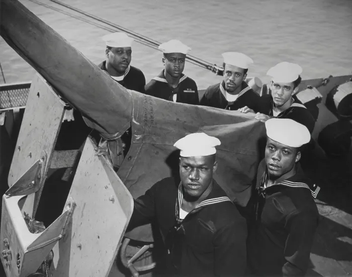 Framed Print : A gun crew of six African Americans awarded the Navy Cross for heroism in the Philippines Framed Print : A gun crew of six African Americans awarded the Navy Cross for heroism in the Philippines