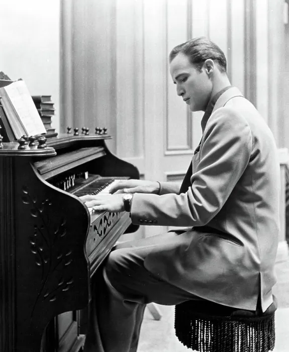 Framed Print : GUYS AND DOLLS, Marlon Brando, 1955, piano Framed Print : GUYS AND DOLLS, Marlon Brando, 1955, piano