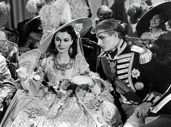Framed Print : THAT HAMILTON WOMAN, Vivien Leigh, Laurence Olivier, 1941 Framed Print : THAT HAMILTON WOMAN, Vivien Leigh, Laurence Olivier, 1941
