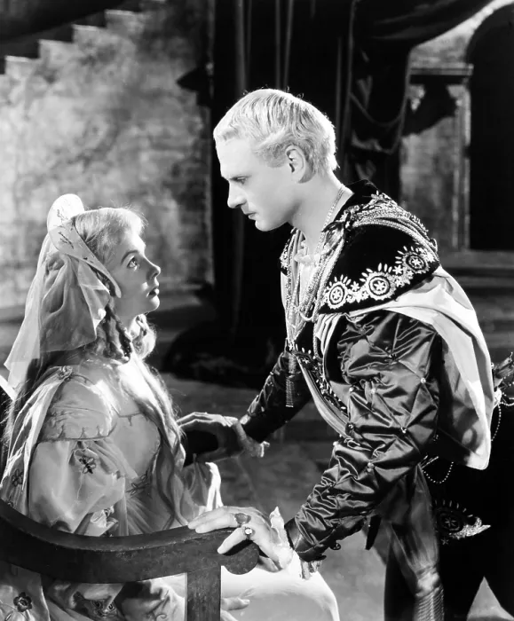 Framed Print : HAMLET, Jean Simmons, Laurence Olivier, 1948