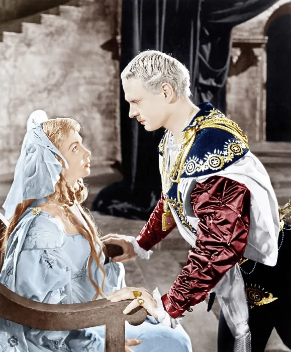 Framed Print : HAMLET, from left: Jean Simmons, Laurence Olivier, 1948