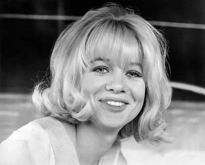 Framed Print : HAMMERHEAD, Judy Geeson, 1968 Framed Print : HAMMERHEAD, Judy Geeson, 1968