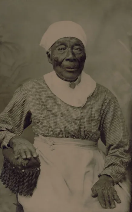 Framed Print : Hannah Richards of Athens, Tennessee, in a 1870 photograph. Born a slave around 1800, she was freed in 1826, according to the will of her owner, Gabriel Richards