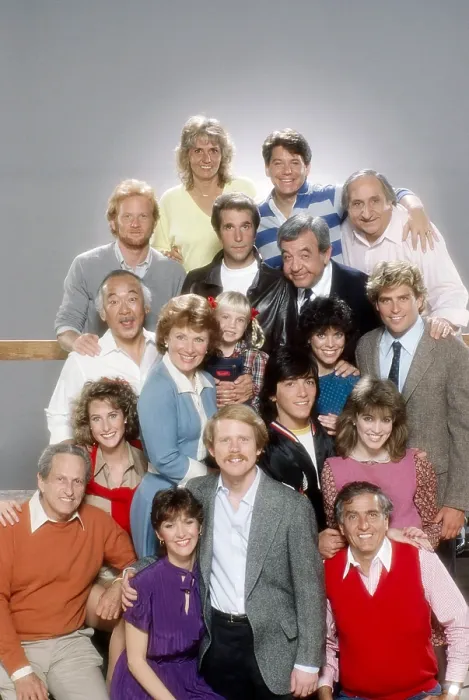 Framed Print : HAPPY DAYS, cast at series finale includes Don Most, Henry Winkler, Anson Williams, Pat Morita, Al Molinaro, Marion Ross, Heather O'Rourke, Erin Moran, Tom Bosley, Ted McGinley