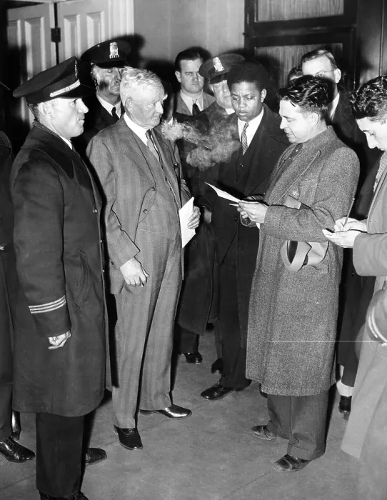 Framed Print : Harold Hickerson demands Bonus payment. Speaker of the House John Nance Garner, listens as Bonus Vets Spokesman read a petition demanding early bonus payment. Feb. 14, 1932