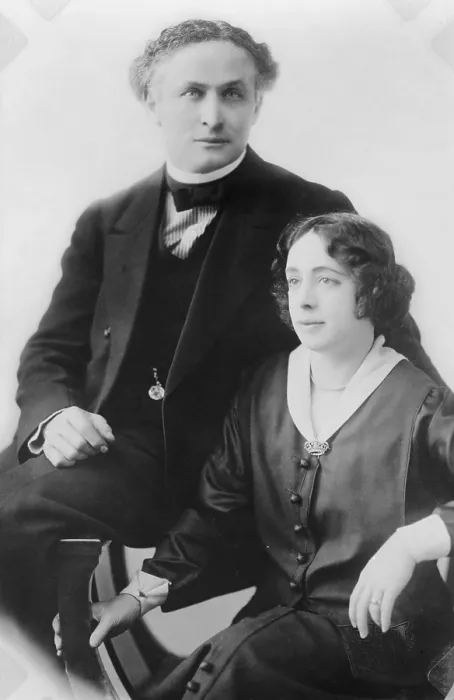 Framed Print : Harry and Beatrice Houdini in 1922 portrait. Harry and Beatrice Houdini in 1922 portrait. Harry and Beatrice Houdini in 1922 portrait. Harry and Beatrice Houdini in 1922 portrait