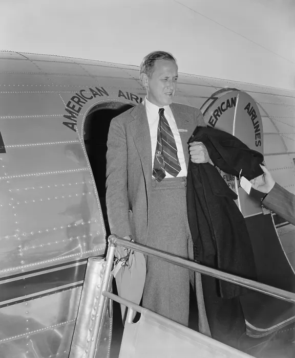 Framed Print : Harry Hopkins, Emergency Relief Administrator, deplanes in Wash. DC. Sept. 24, 1938
