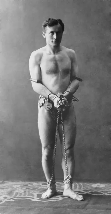 Framed Print : Harry Houdini (1874-1926), in chains. Ca. 1900 Framed Print : Harry Houdini (1874-1926), in chains. Ca. 1900