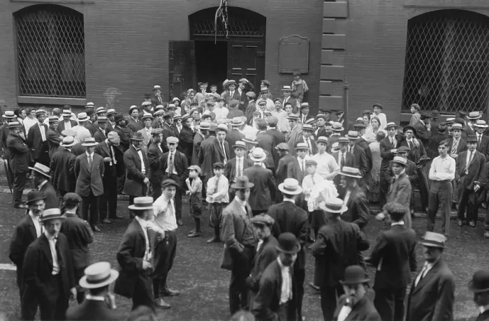 Framed Print : Harry Thaw's murder of Stanford White was one of the first Crimes of the Century. Crowds stood outside the court buildings in New York during the trial. Ca