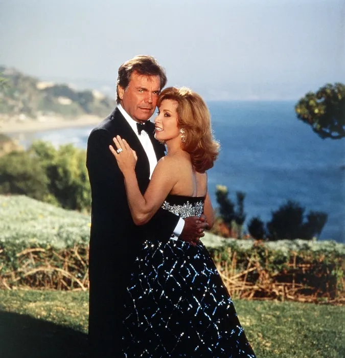 Framed Print : HART TO HART, from left: Robert Wagner, Stefanie Powers, 1979-1984 Framed Print : HART TO HART, from left: Robert Wagner, Stefanie Powers, 1979-1984