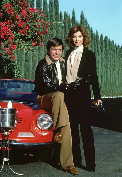 Framed Print : HART TO HART, from left: Robert Wagner, Stefanie Powers, 1979-84