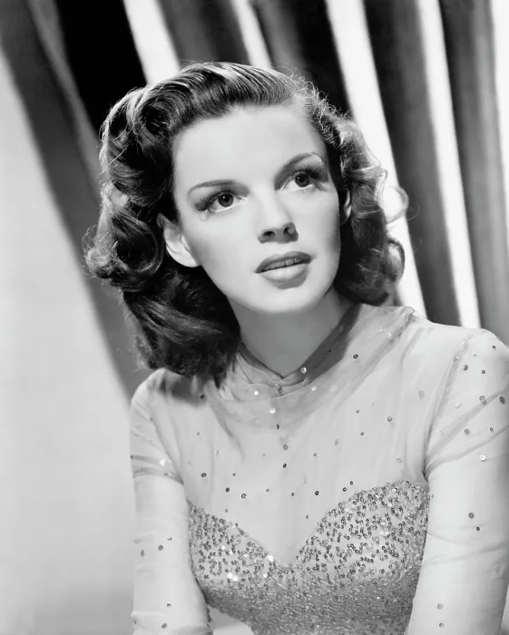 Framed Print : THE HARVEY GIRLS, Judy Garland, 1946