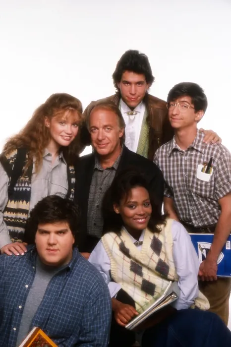 Framed Print : HEAD OF THE CLASS, from left: Dan Schneider (bottom), Khrystyne Haje, Howard Hesseman, Brian Robbins (top), Robin Givens, Dan Frischman, 1986, 1986-1991