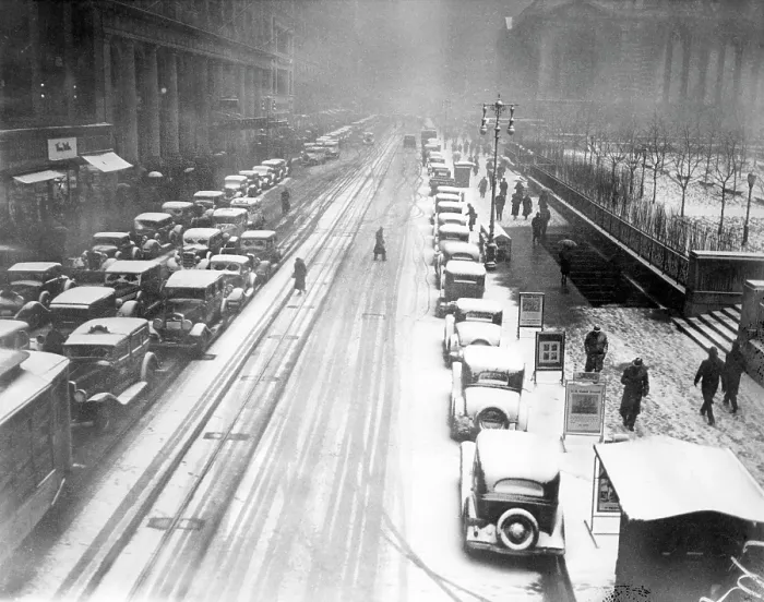 Framed Print : A heavy snowfall, 42nd Street, looking east from 6th Avenue, New York City, January 22, 1935. Courtesy: CSU Archives / Everett Collection