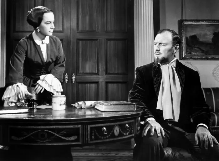 Framed Print : THE HEIRESS, from left, Olivia De Havilland, Ralph Richardson, 1949 Framed Print : THE HEIRESS, from left, Olivia De Havilland, Ralph Richardson, 1949